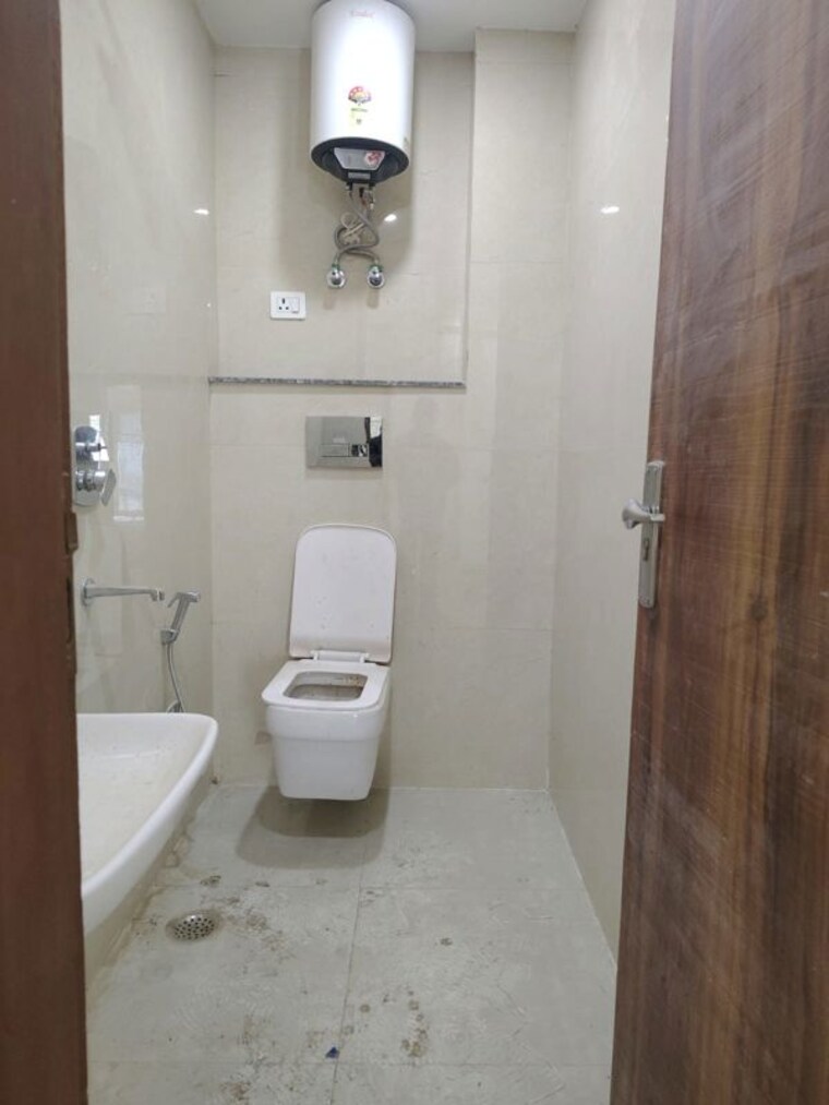 Bathroom, chattarpur 2 Bedroom 750 Sq.Ft. Builder Floor In Chattarpur Delhi 10526823