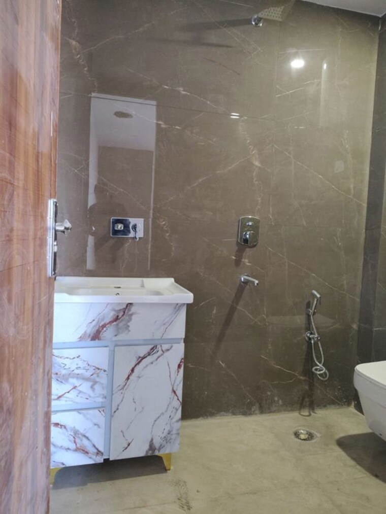 Bathroom, chattarpur 2 Bedroom 750 Sq.Ft. Builder Floor In Chattarpur Delhi 10526823