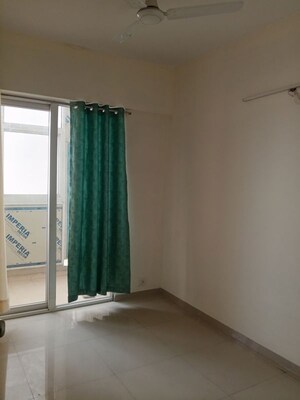 Room in 2.5 BHK Apartment at Mahagun My Woods, Sector 16c Greater Noida – for Rent
