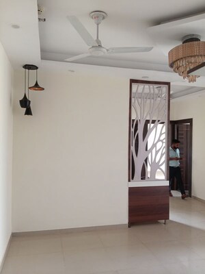 Room in 2.5 BHK Apartment at Mahagun My Woods, Sector 16c Greater Noida – for Rent