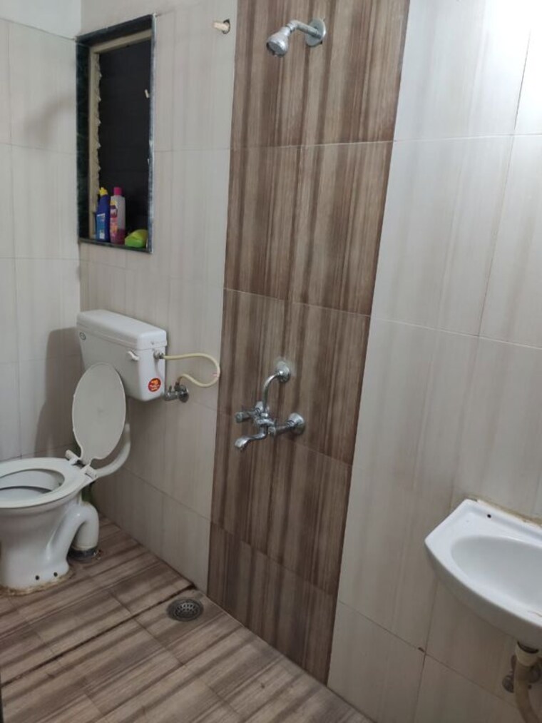 Bathroom, maruti-enclave-fursungi 2 Bedroom 900 Sq.Ft. Apartment In Fursungi Pune 10526880