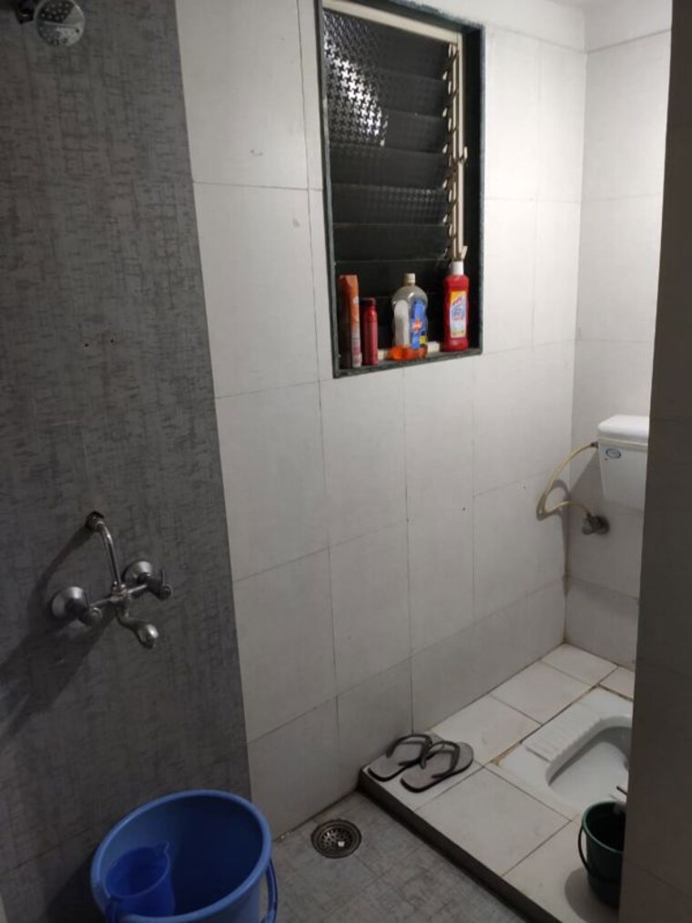 Bathroom, maruti-enclave-fursungi 2 Bedroom 900 Sq.Ft. Apartment In Fursungi Pune 10526880