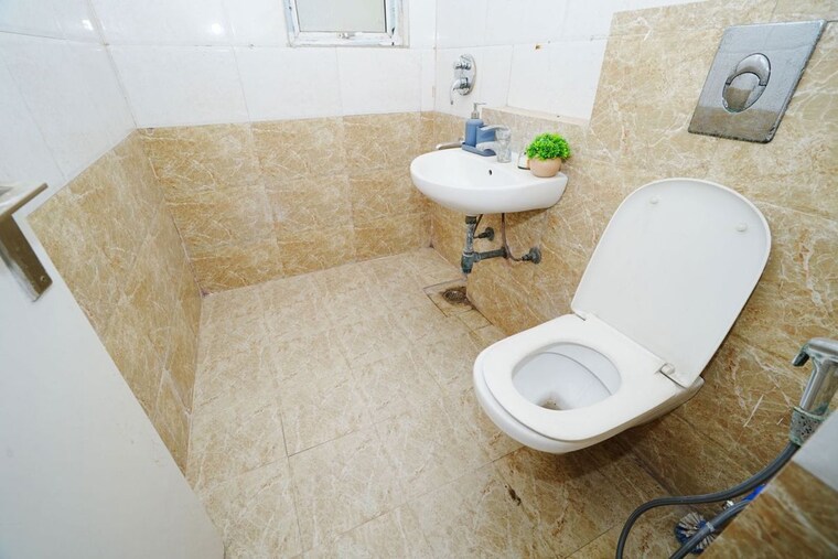 Bathroom, sam-palm-olympia 3 Bedroom 1335 Sq.Ft. Apartment In Sector 16c Greater Noida Greater Noida 10526864