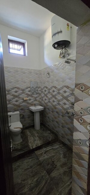 Bathroom in 1.5 BHK Builder Floor at Prem Nagar – for Rent