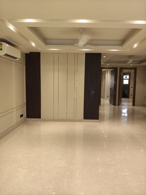 Room in 3 BHK Builder Floor at Sector 23 – for Rent