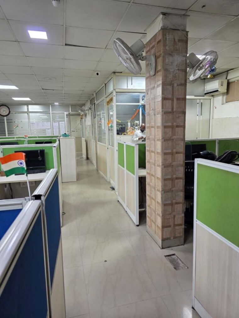Balcony, sector 62 Commercial Office Space 2000 Sq.Ft. In Sector 62 Noida 10526905