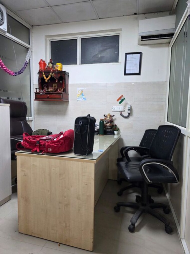 Team Area, sector 62 Commercial Office Space 2000 Sq.Ft. In Sector 62 Noida 10526905