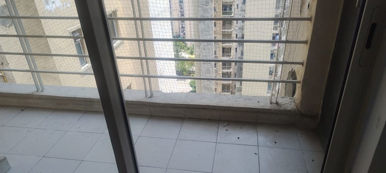 Balcony, paras-tierea 2 Bedroom 925 Sq.Ft. Apartment In Sector 137 Noida 10526922