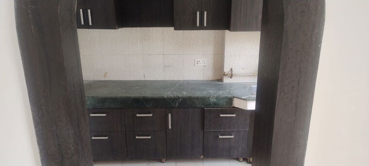 Kitchen, paras-tierea 2 Bedroom 925 Sq.Ft. Apartment In Sector 137 Noida 10526922