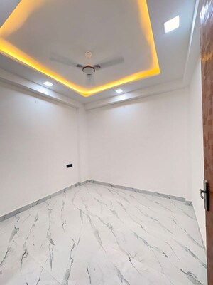 Room in 2 BHK Apartment at Palm Residency Chhatarpur, Chattarpur – for Rent
