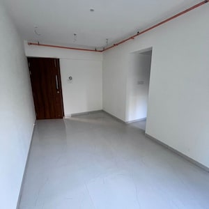 Room in 1 BHK Apartment at Deraiya Classico, Kurla East – for Rent