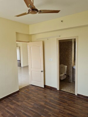 Room in 2 BHK Apartment at Paras Tierea, Sector 137 – for Rent