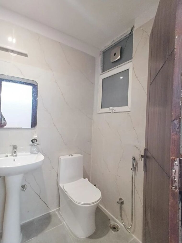 Bathroom, aman vihar Studio 900 Sq.Ft. Builder Floor In Aman Vihar Dehradun 10527023