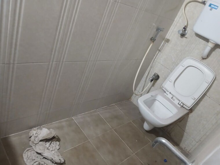 Bathroom, raj-infinia 3 Bedroom 1150 Sq.Ft. Apartment In Malad West Mumbai 10527024