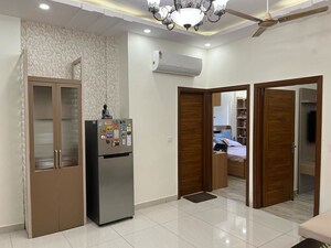 Room in 3 BHK Builder Floor at Danda Lakhond – for Rent