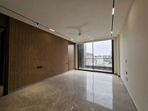 Room in 4 BHK Builder Floor at Sector 22 – for Rent