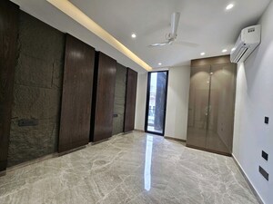 Room in 4 BHK Builder Floor at Sector 22 – for Rent