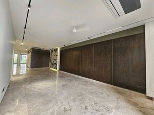 Room in 4 BHK Builder Floor at Sector 22 – for Rent