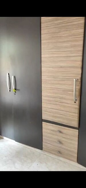Room in 3 BHK Apartment at Dadar West – for Rent