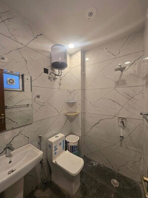 Bathroom in 1 RK Builder Floor at Sector 39 – for Rent