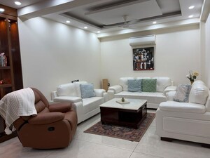 Living Room in 3 BHK Builder Floor at Ansal Palam Triangle, Palam Vihar Extension – for Rent