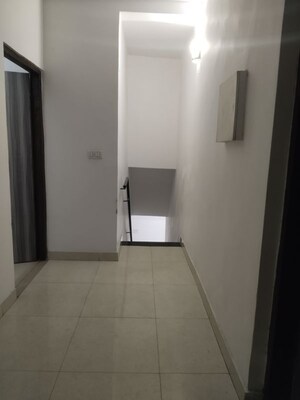 Room in 4 BHK Apartment at Sarita Vihar – for Sale