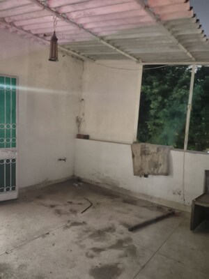 Room in 4 BHK Apartment at Sarita Vihar – for Sale