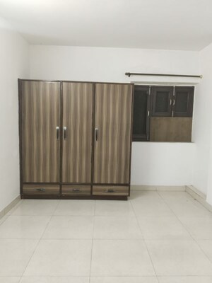 Room in 4 BHK Apartment at Sarita Vihar – for Sale