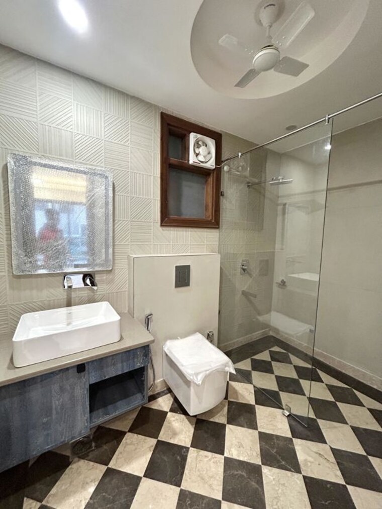Bathroom, palam-vihar-residents-association 4 Bedroom 2300 Sq.Ft. Builder Floor In Palam Vihar Gurgaon 10527072