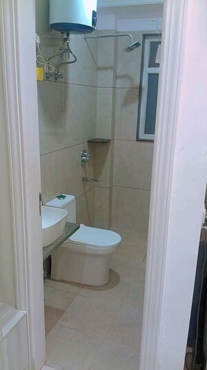 Bathroom in 1 BHK Builder Floor at Sector 40 – for Rent