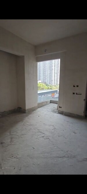 Room in 3 BHK Apartment at Irish Platinum, Sector 10 Greater Noida – for Sale
