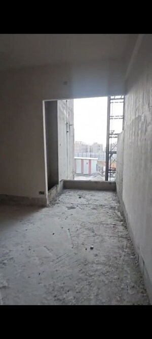 Room in 3 BHK Apartment at Irish Platinum, Sector 10 Greater Noida – for Sale