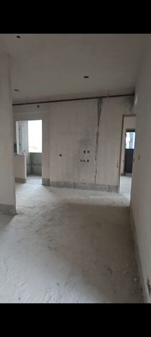 Room in 3 BHK Apartment at Irish Platinum, Sector 10 Greater Noida – for Sale