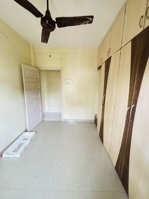 Room in 1 BHK Apartment at Lal Bahadur Shastri Nagar – for Rent