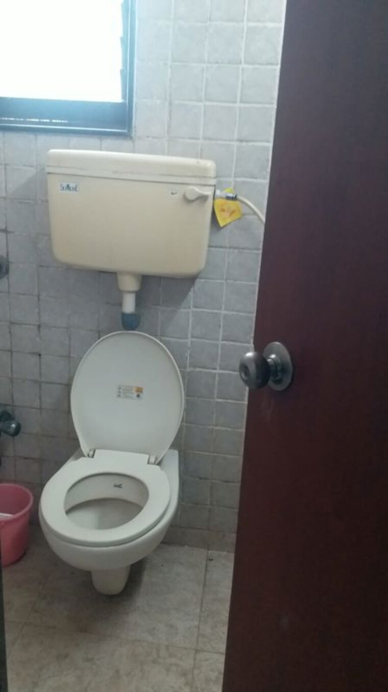Bathroom, chembur Commercial Office Space 1950 Sq.Ft. In Chembur Mumbai 10527103