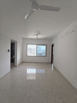 Room in 2 BHK Apartment at Venkatesh Viom, Kothrud – for Rent