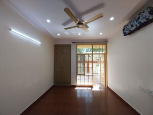Room in 4 BHK Builder Floor at Sector 21 – for Rent
