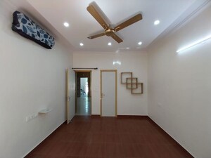 Room in 4 BHK Builder Floor at Sector 21 – for Rent