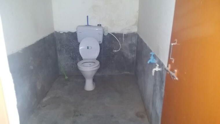 Bathroom, bhelupur Commercial Office Space 700 Sq.Ft. In Bhelupur Varanasi 10527093