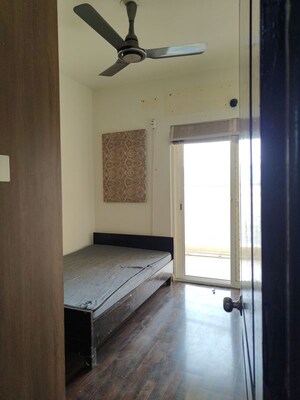Room in 3 BHK Apartment at Paras Tierea Premium Floor, Sector 137 – for Rent