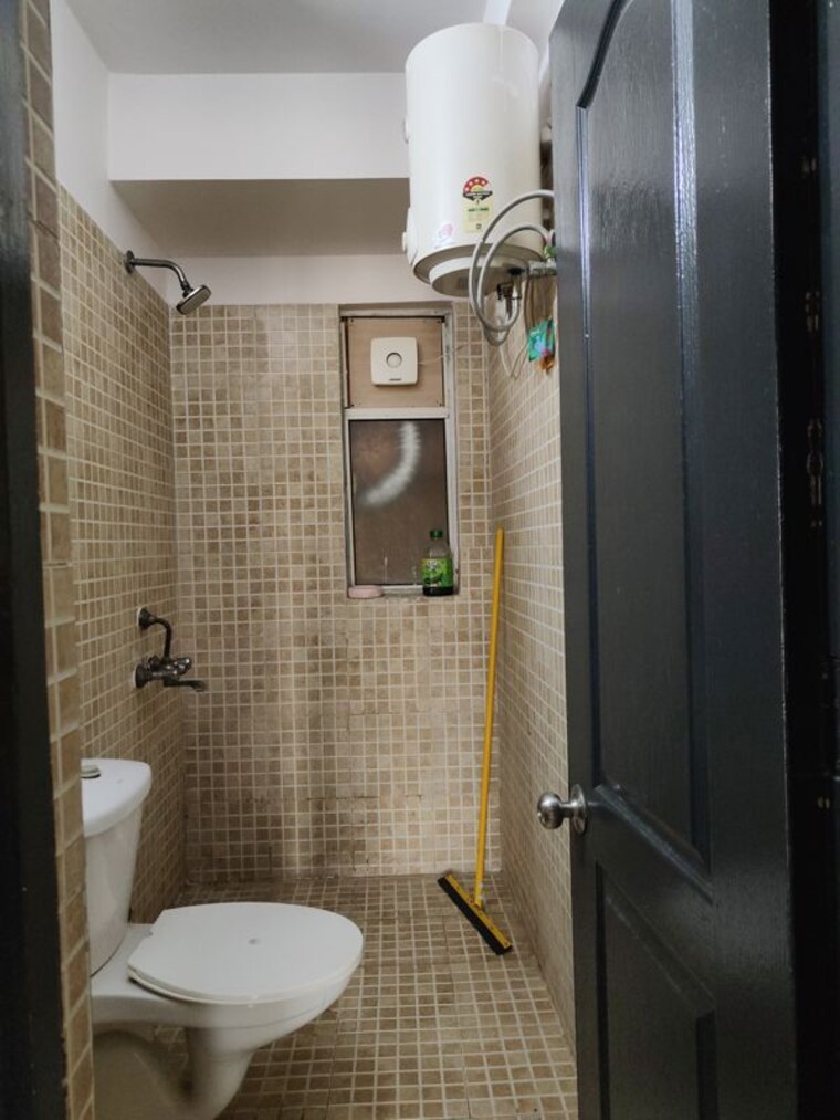 Bathroom, paras-tierea-premium-floor 3 Bedroom 1410 Sq.Ft. Apartment In Sector 137 Noida 10527064
