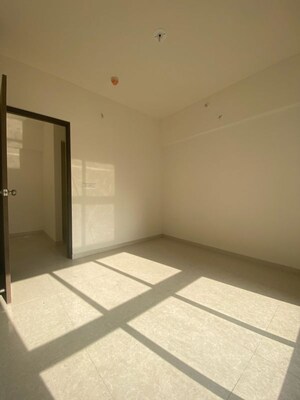 Room in 2 BHK Apartment at Lodha Amara, Kolshet Road – for Sale