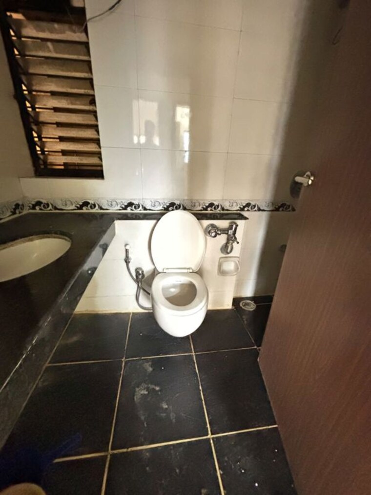 Washroom, omkar-alta-monte 3 Bedroom 1833 Sq.Ft. Apartment In Malad East Mumbai 10527164