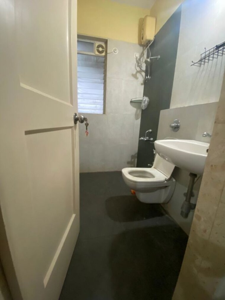 Bathroom, oswal-bella-vista 3 Bedroom 1300 Sq.Ft. Apartment In Oswal Park Thane 10526532
