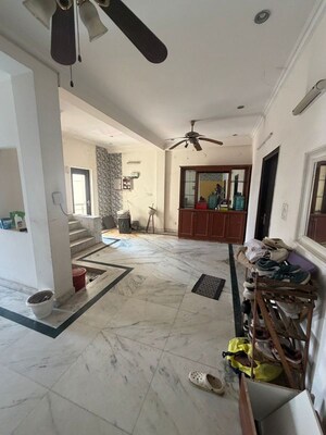 Parking in 5 BHK Villa at Dlf Phase ii – for Sale