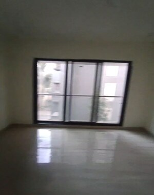 Bedroom in 2.5 BHK Apartment at Chembur – for Rent