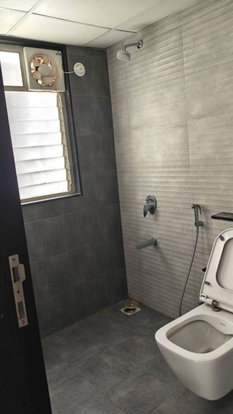 Bathroom, paranjape-trident-towers 2 Bedroom 795 Sq.Ft. Apartment In Wakad Pune 10527195