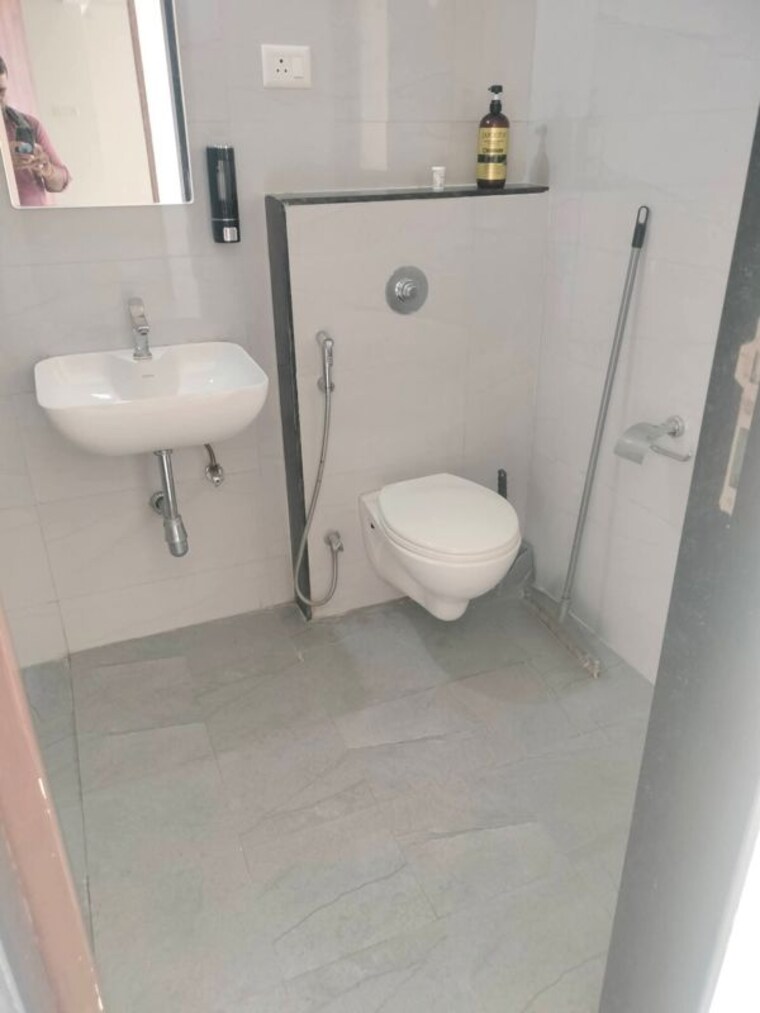 Bathroom, om-aishwarya-residency 2 Bedroom 844 Sq.Ft. Apartment In Wakad Pune 10527200
