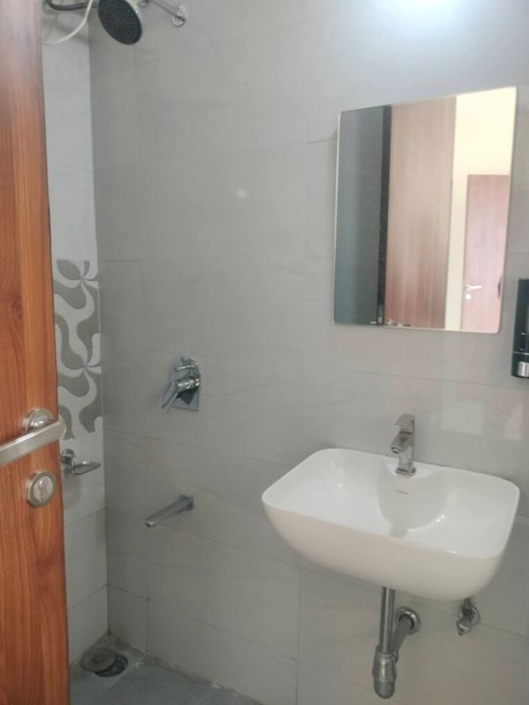 Bathroom, om-aishwarya-residency 2 Bedroom 844 Sq.Ft. Apartment In Wakad Pune 10527200