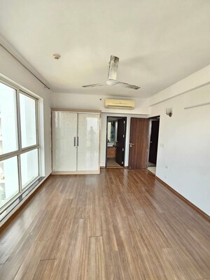 Room in 2.5 BHK Apartment at M3M Escala, Sector 70a – for Rent